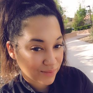 Meet your Posher, Devynn